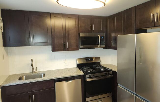 2 beds, 1 bath, 897 sqft, $2,175, Unit G-03