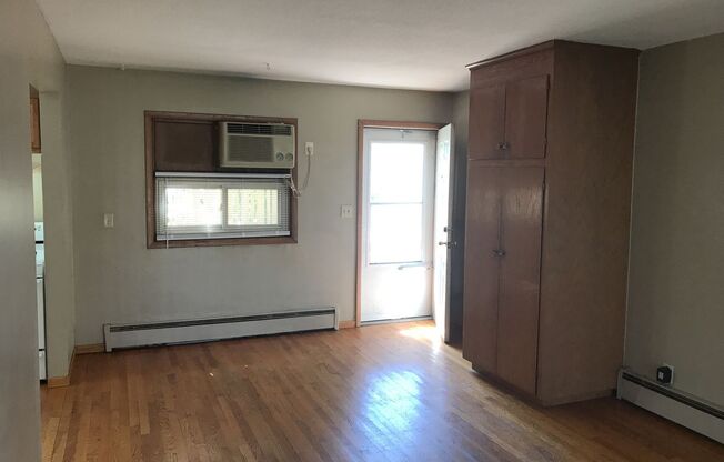 1 bed, 1 bath, 600 sqft, $949, Unit 17