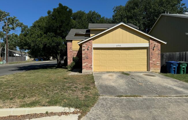 GREAT LOCATION & NEIGHBORHOOD!!! 2 BR W/ OPEN FLOOR PLAN & HIGH CEILINGS*NEISD SCHOOLS