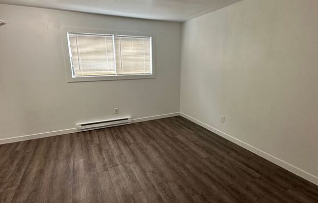 2 beds, 1 bath, 900 sqft, $1,295, Unit 27