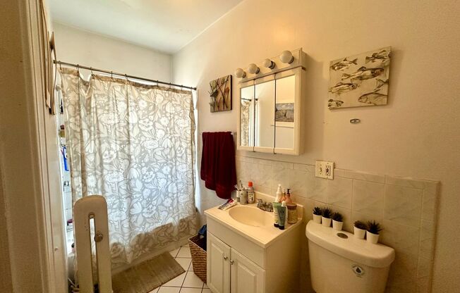 1 bed, 1 bath, 850 sqft, $1,600, Unit 1948-13