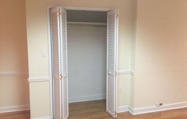 Studio, 1 bath, 294 sqft, $1,225, Unit New King Edward  1A4