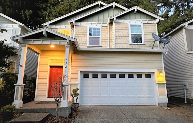 5721 NE Canard Court ~ 2-Story Home on Cul-de-Sac!
