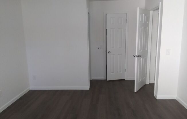 2 bed 2 bath, Great location off 2nd and Sable near 6th and I-225 and Aurora Mall