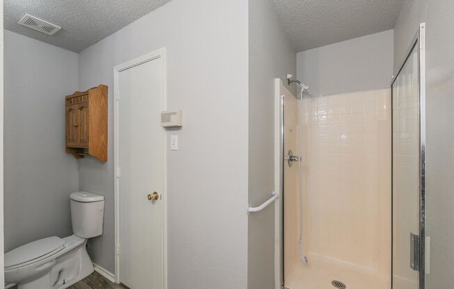 Single story 3 bedroom 2 bath home in SW Fort Worth