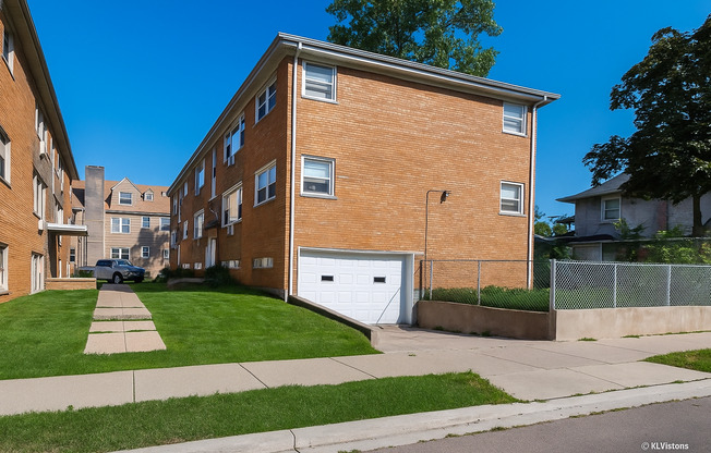 2806 E 76th Pl.