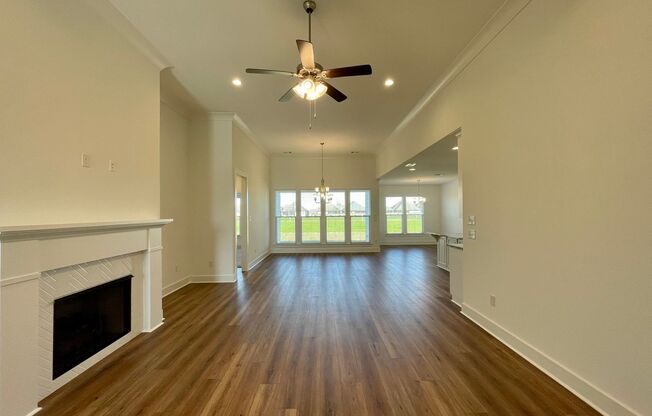 Stunning 3 bedroom, 2 bath home plus added office in Baton Rouge!