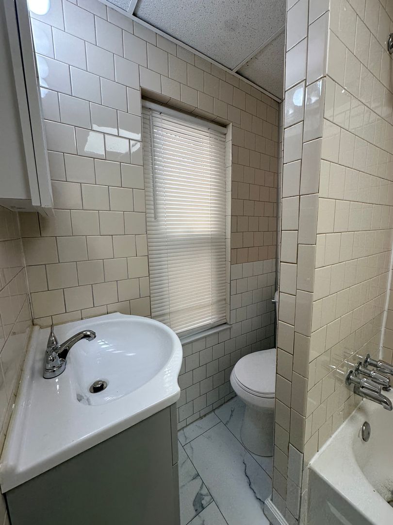 121 West Saratoga Street