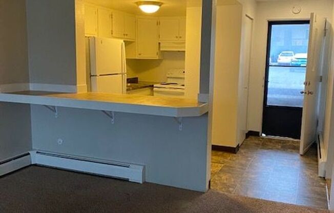 2 beds, 1 bath, 785 sqft, $1,195, Unit D103