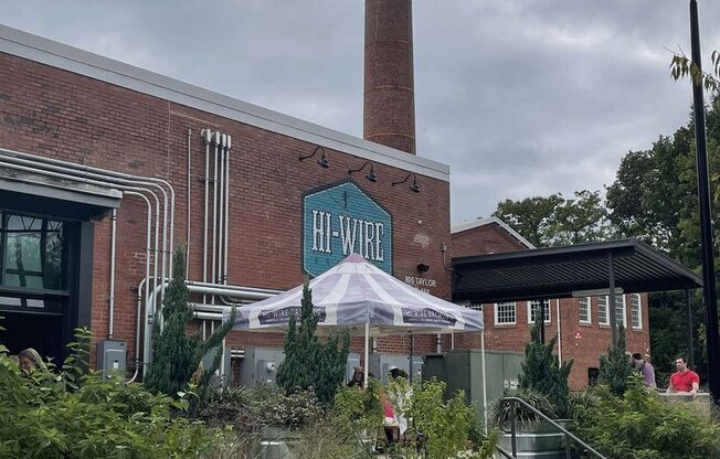 1 bed, 1 bath, 1,000 sqft, $1,695, Unit Unit 6-131