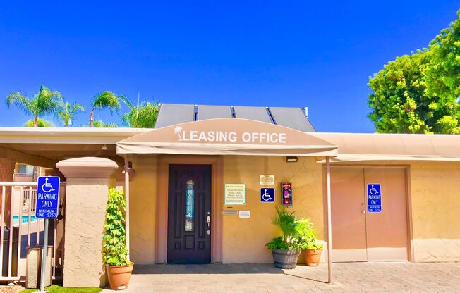 2 beds, 1 bath, 700 sqft, $2,128, Unit 545-1001