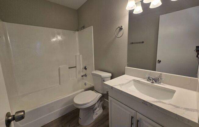 2 beds, 2 baths, 875 sqft, $1,395, Unit 13