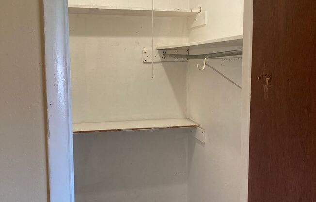 1 bed, 1 bath, $650, Unit Unit 5