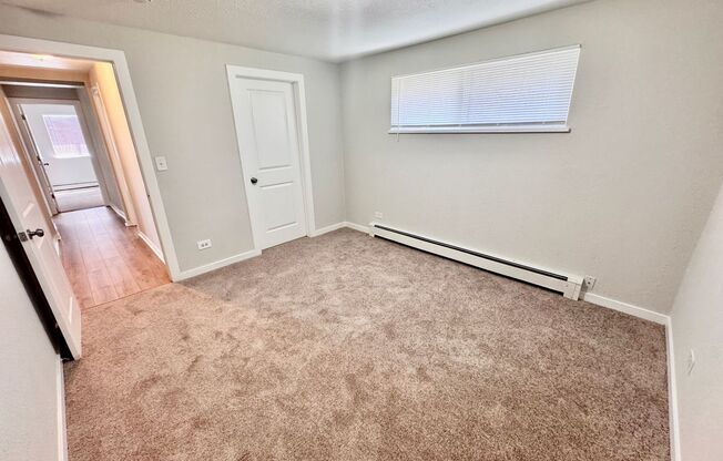 3 beds, 1 bath, 900 sqft, $1,640, Unit 1