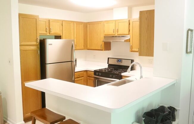 2 Bedroom Condominium in Sought After Community!