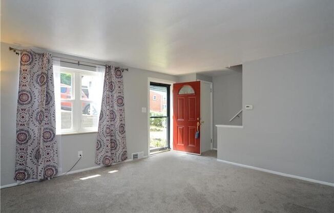 Two Bedroom in Castle Shannon! Central air - Garage - Laundry!