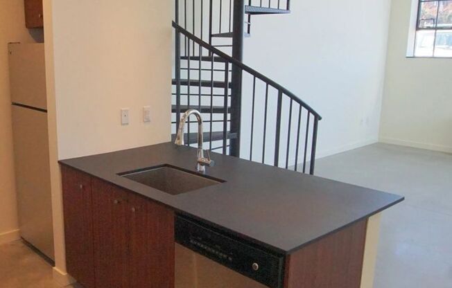 1 bed, 1 bath, 785 sqft, $1,925, Unit 136