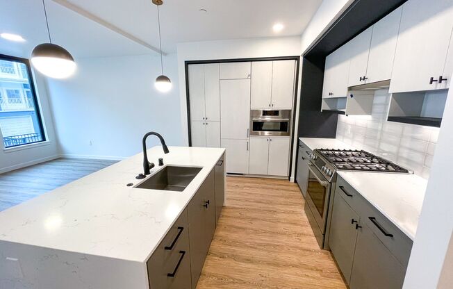 1 bed, 1 bath, 708 sqft, $3,295, Unit 406