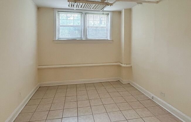 2 beds, 1 bath, 745 sqft, $1,950, Unit 1926-G