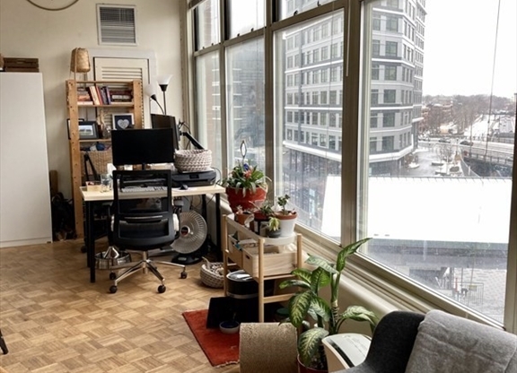 Studio, 1 bath, 470 sqft, $2,600, Unit 403