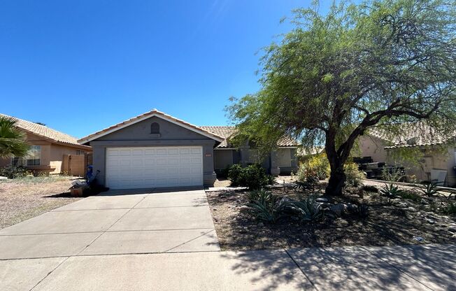 Fantastic 4 bedroom / 2 bathroom home in Mesa ready for immediate move-in !!