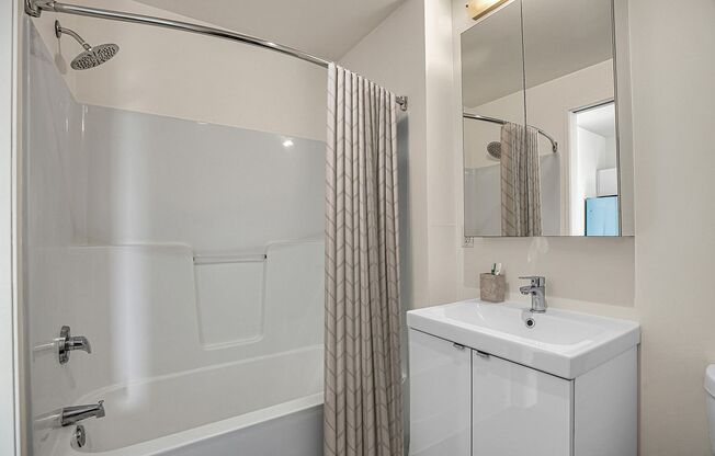 1 bed, 1 bath, 490 sqft, $1,350, Unit 261-513