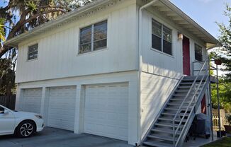 ** $500 OFF MOVE IN SPECIAL** Charming 2 bed 1 bath garage apartment in the heart of down town Orlando