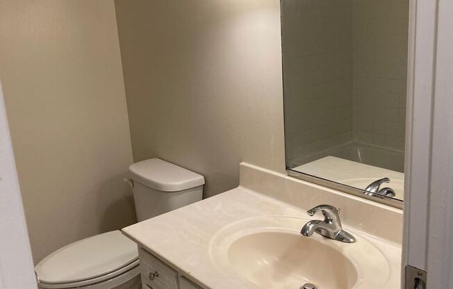 2 beds, 1 bath, $1,750, Unit C02