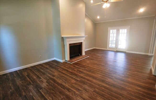 Welcome Home to 2112 Hinson #4 Little Rock, for rent - *Please read the full description*