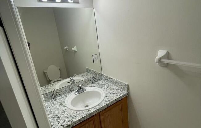 2BR/2.5BA Townhouse in Gated Jonathan’s Cove