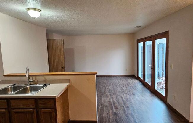 3 beds, 1.5 baths, 1,200 sqft, $1,550, Unit C