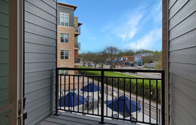 3 beds, 2 baths, 1,277 sqft, $3,200, Unit 215