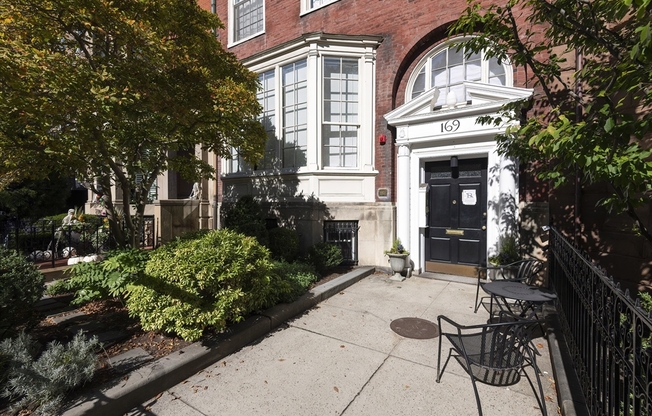 169 COMMOWEALTH AVE