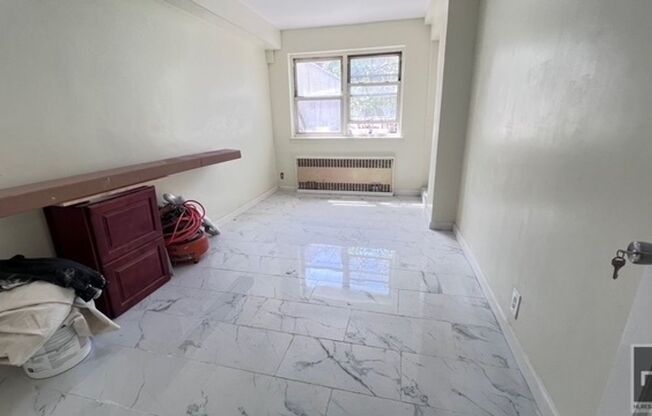 956 E 54 ST