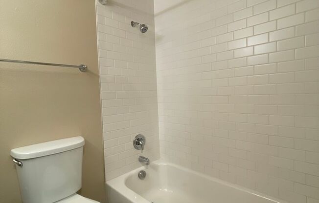 2 beds, 2 baths, 960 sqft, $1,895, Unit 107