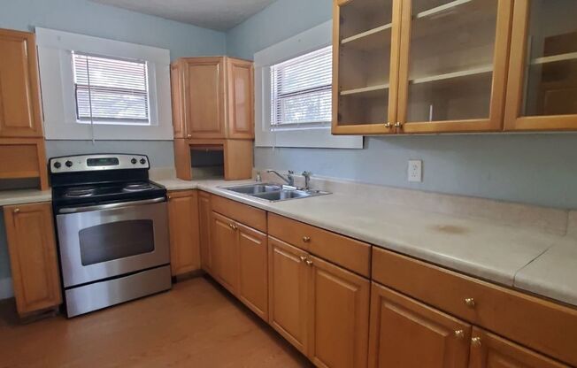 2 beds, 1 bath, $1,700