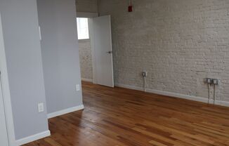 1 bed, 1 bath, $1,100, Unit Unit #4