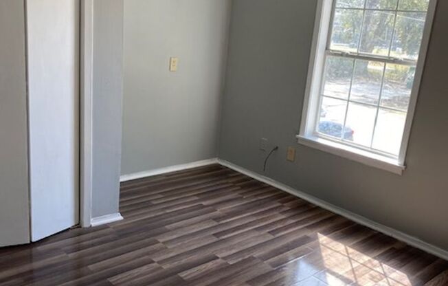 Renovated 2 Bedroom 1 Bath Apartment for Rent!