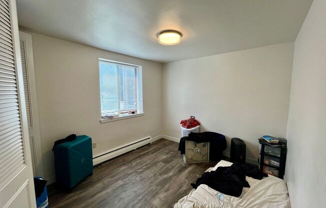 2 beds, 1 bath, $1,325, Unit 108