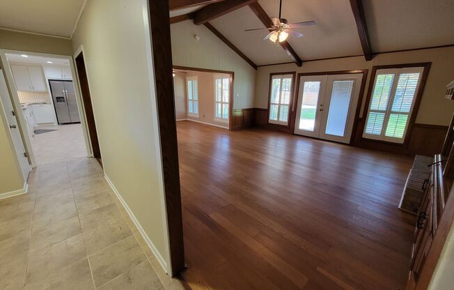 College Station - 4 Bedroom - 2 Bath with Spacious backyard!