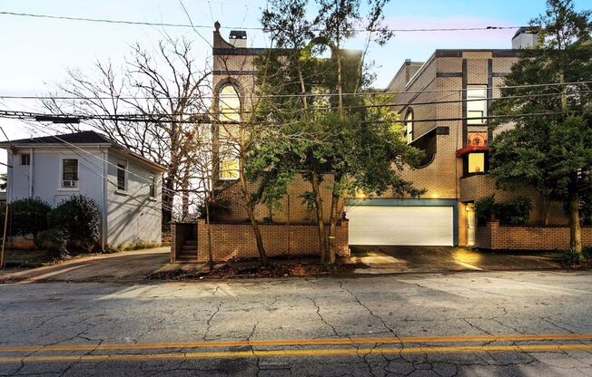 Luxury Midtown Private Retreat!