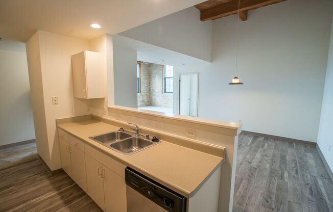 913 N. Spring Street