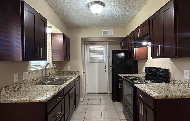 2 beds, 2.5 baths, 1,376 sqft, $1,595, Unit 39