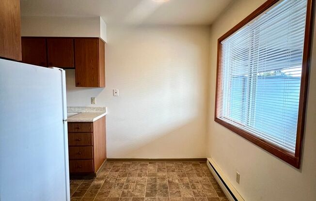 1 bed, 1 bath, 600 sqft, $960, Unit J-1