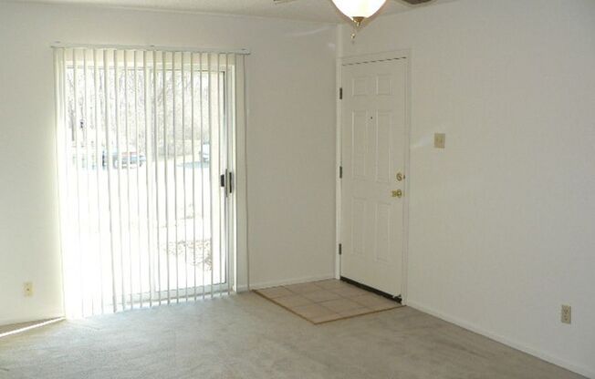 2 beds, 1 bath, 900 sqft, $980, Unit 09970-C