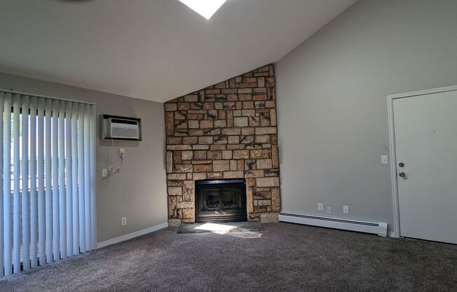 2 beds, 2 baths, $1,900, Unit # 19 308