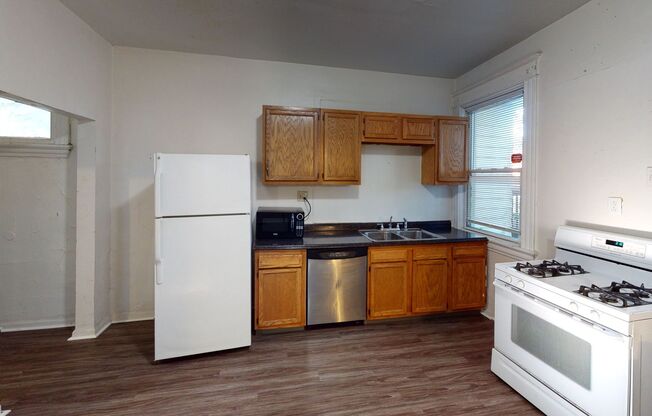 4 beds, 1 bath, $2,695, Unit 2535V