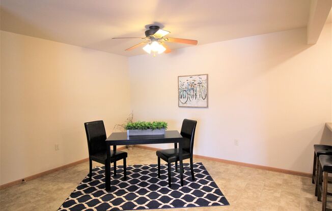 2 beds, 1 bath, 1,248 sqft, $1,300, Unit WI 3565-129