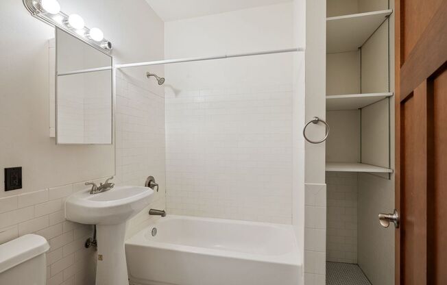 Studio, 1 bath, 359 sqft, $1,325, Unit 205