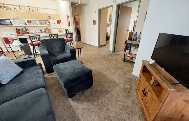 3 beds, 1.5 baths, 1,276 sqft, $2,899, Unit 45R-204